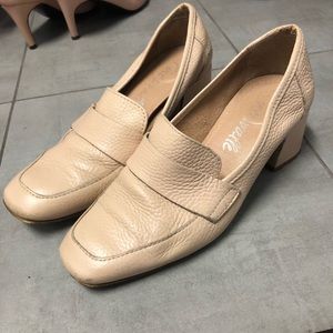 Women’s shoes, women’s mid heel pump in nude beige, size us 7.5 or size 37